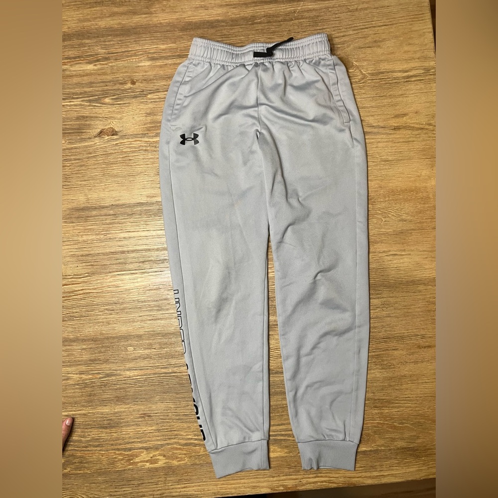 Under Armour. Youth M. Gray. Joggers.